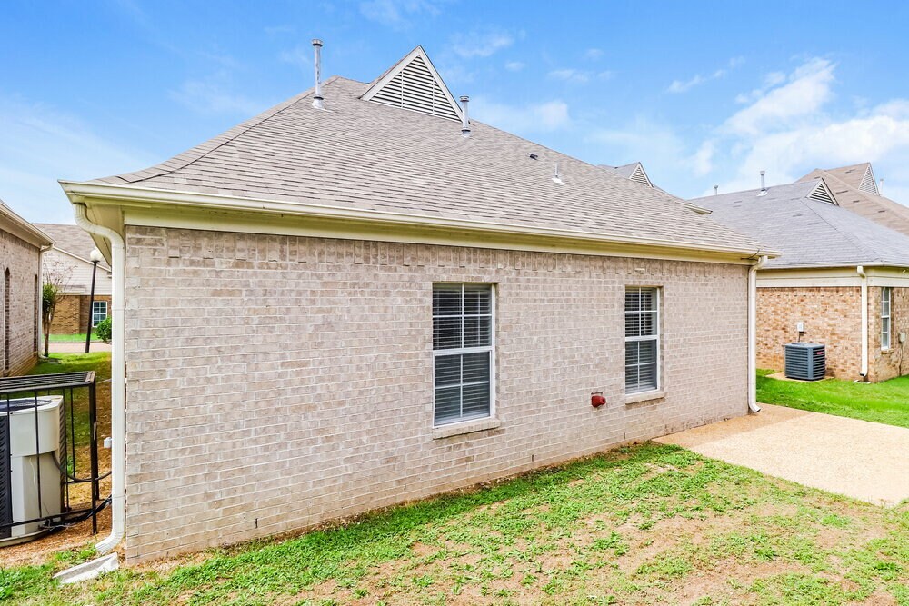 Building Photo - 7575 Glen Creek Ln