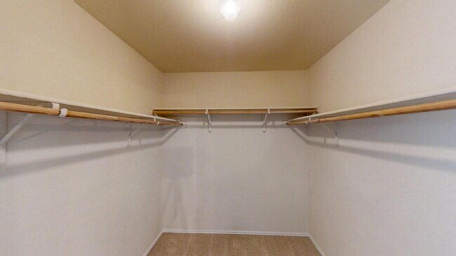 Building Photo - "Spacious 5-Bedroom Oasis with Pool on Gri...