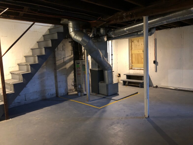 Building Photo - 113 Brooks St