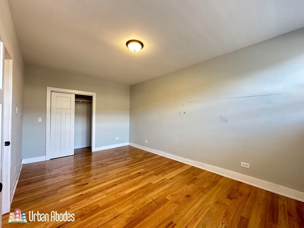 Building Photo - 4426 N Wolcott Ave