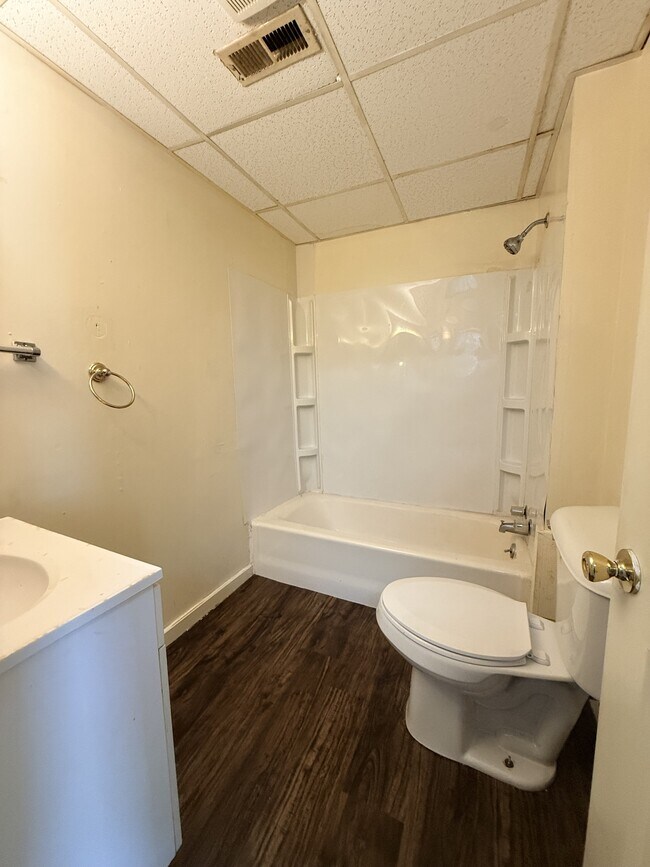 Building Photo - 500 N Shore Dr