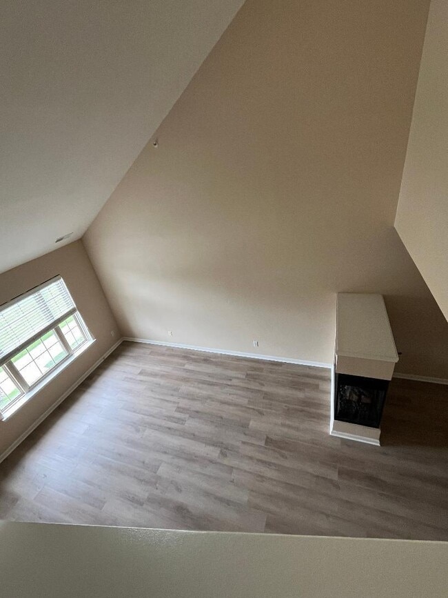 Building Photo - 3202 Camden Dr
