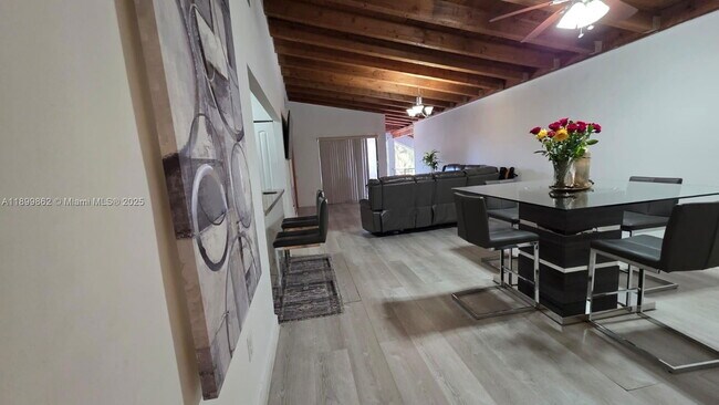 Building Photo - 6924 SW 114th Pl