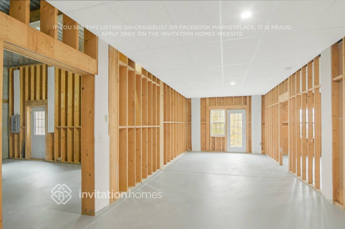 Building Photo - 460 Texanna Way