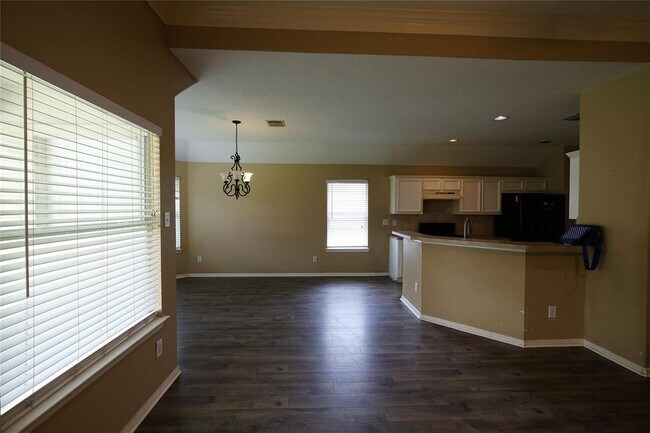 Building Photo - 2714 Cliffdale St