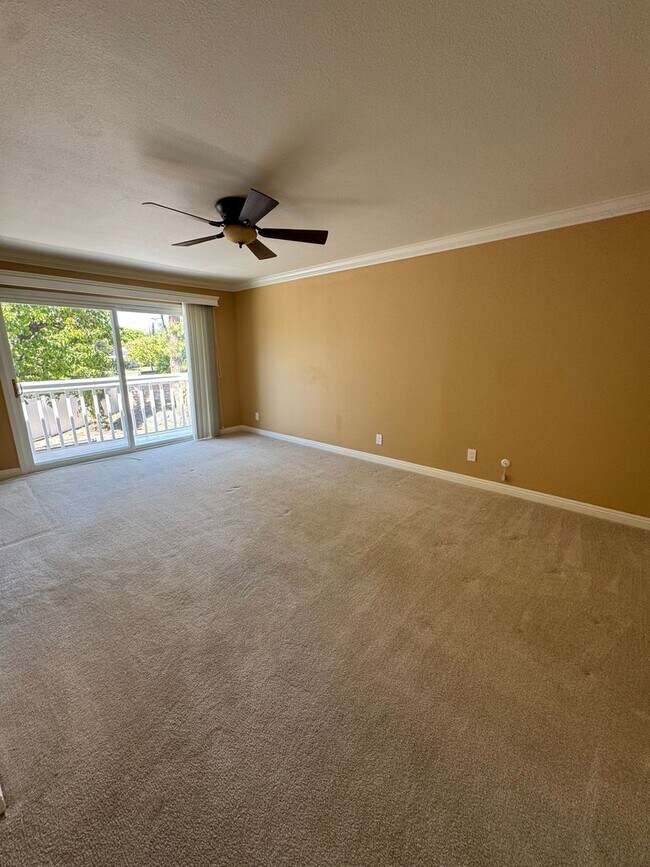 Building Photo - Prime Cul-de-Sac Location with Expansive Backyard