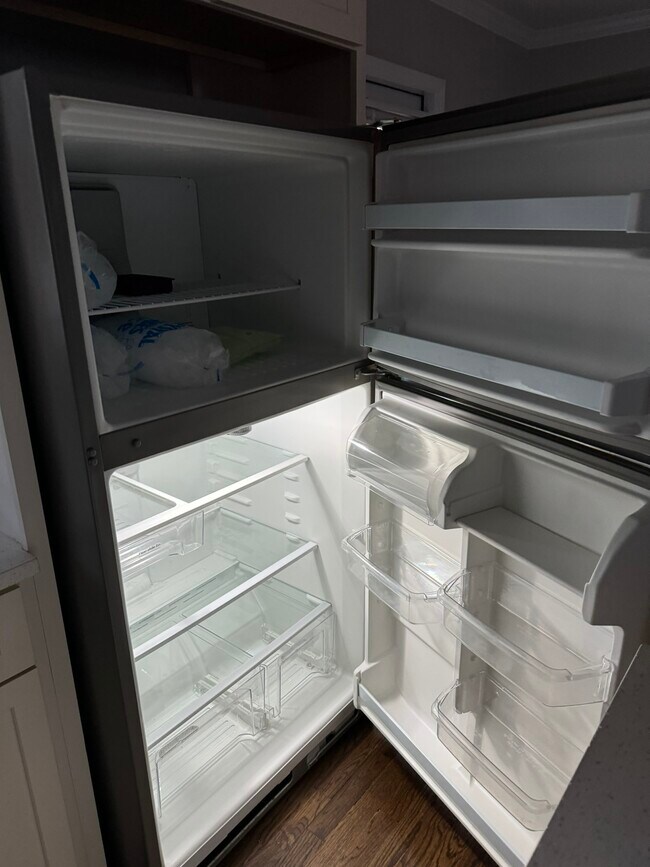 Building Photo - 3494 Maryvale Dr