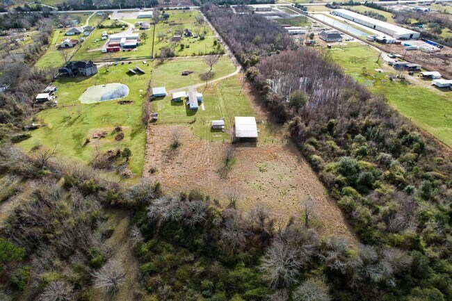 Building Photo - 5806 Hwy 35 Bypass