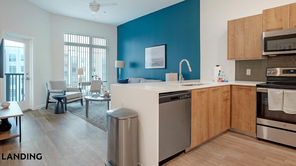 Building Photo - 5256 International Dr