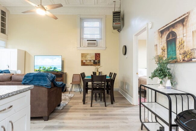 Building Photo - 1601 W Cary St