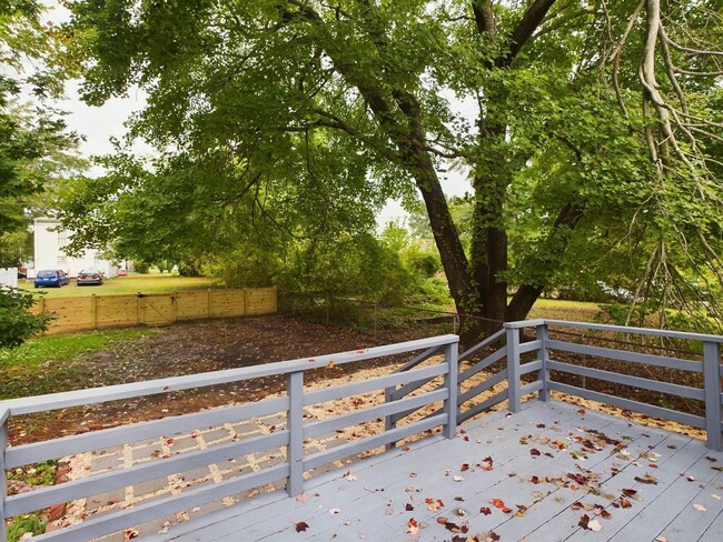 Building Photo - 416 Milton St