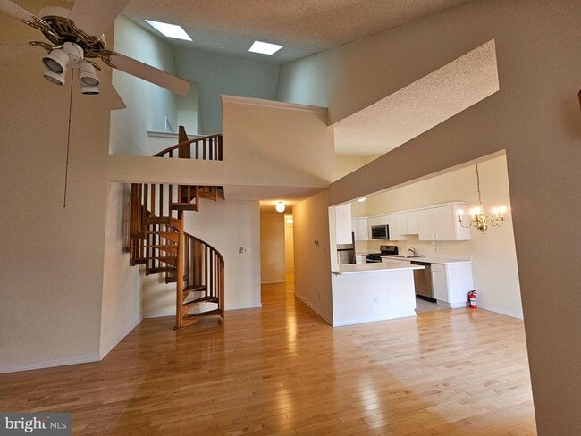 Building Photo - 409 Talon Ct