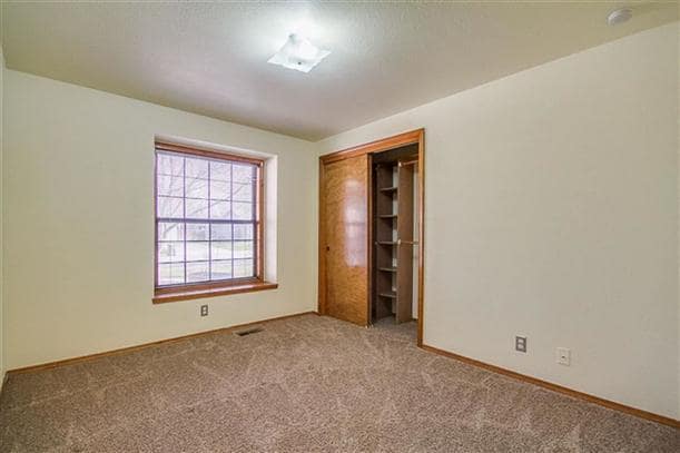Building Photo - Charming Single Level Home with Open Floor...