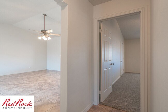 Building Photo - Spacious 3 Bedroom Single-Level Home in Bl...