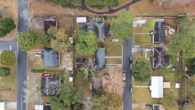 Building Photo - Charming 3BR Home + Bonus Room Near Downtown Savannah & Tybee Island