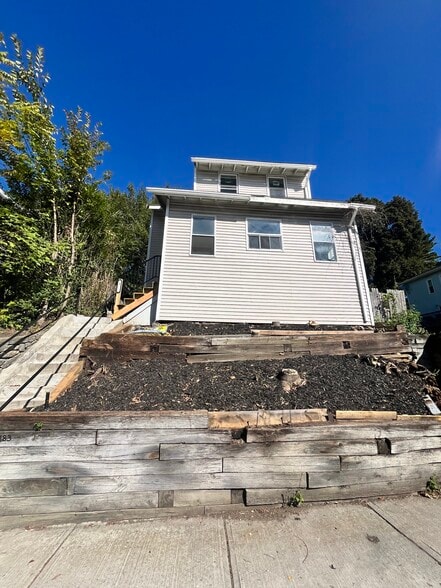 Primary Photo - 183 Hamilton St