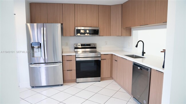 Building Photo - 9023 SW 113th Pl Cir W