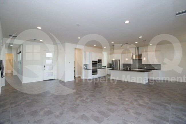 Building Photo - 1222 E La Mirada Dr