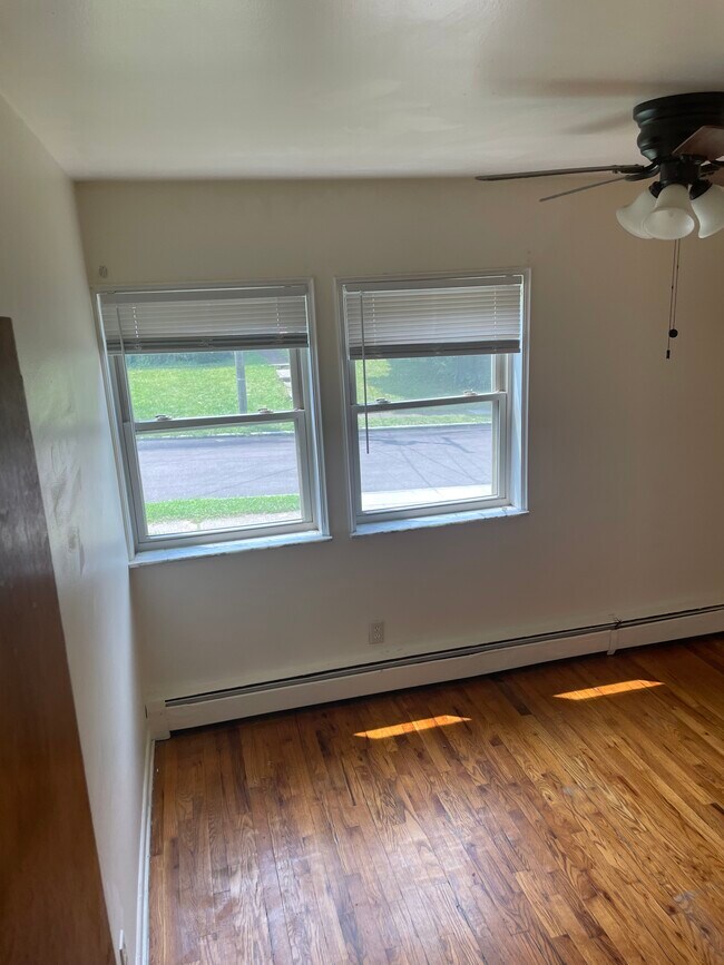 Bedroom 3 - 2660 Vera Ave