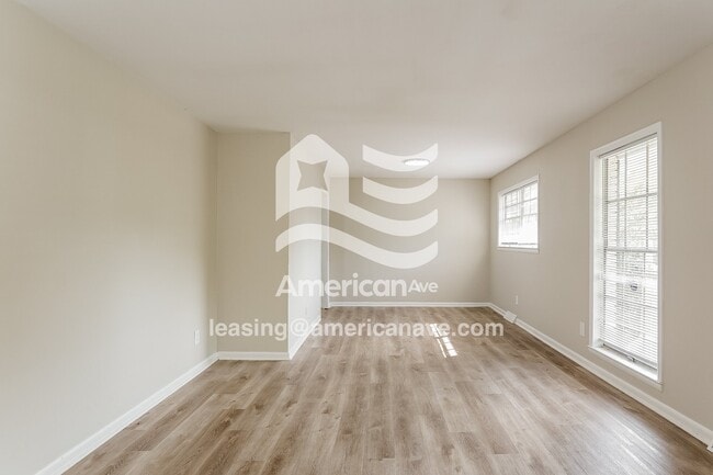 Building Photo - 2165 Circle Dr