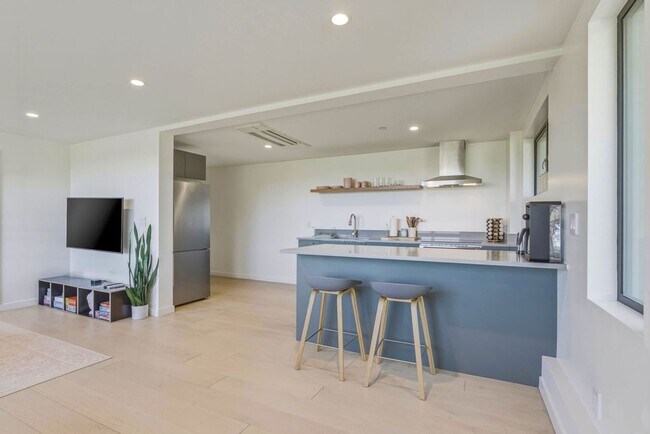 Building Photo - Beautifully Remodeled 4BR + Office Mill Valley Home — Furnished, Private 3/4-Acre Setting, Walk t...