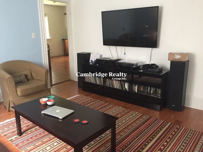 Building Photo - 24 Rossmore St