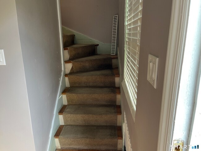 Building Photo - 195 Valley St