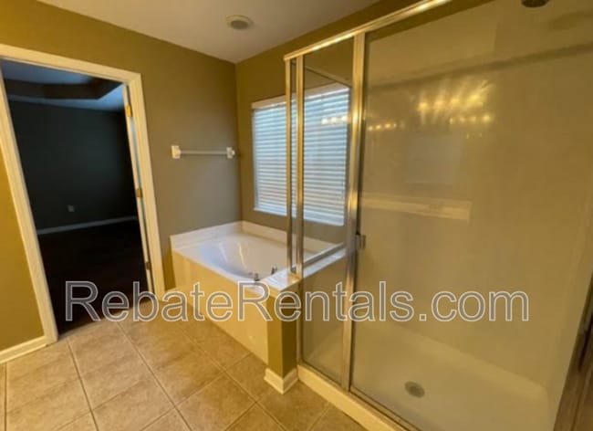 Building Photo - 11043 Castlemain Cir E