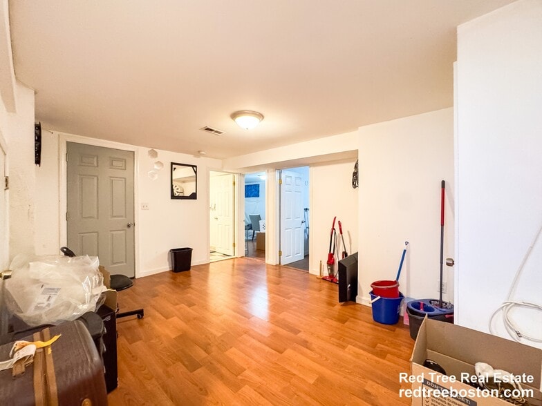 Building Photo - 28 Linden St