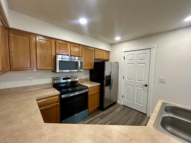 Building Photo - 938-940 Boardwalk Ave #14375
