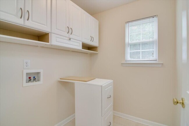Building Photo - 1242 Watsonia Dr