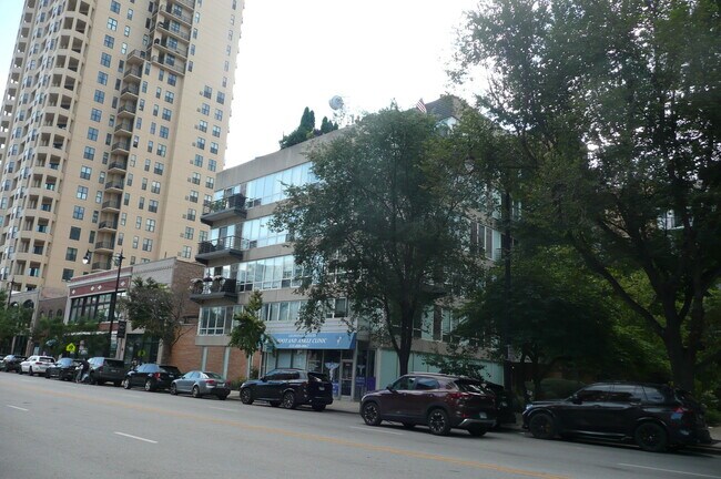 Primary Photo - 1430 S Michigan Ave