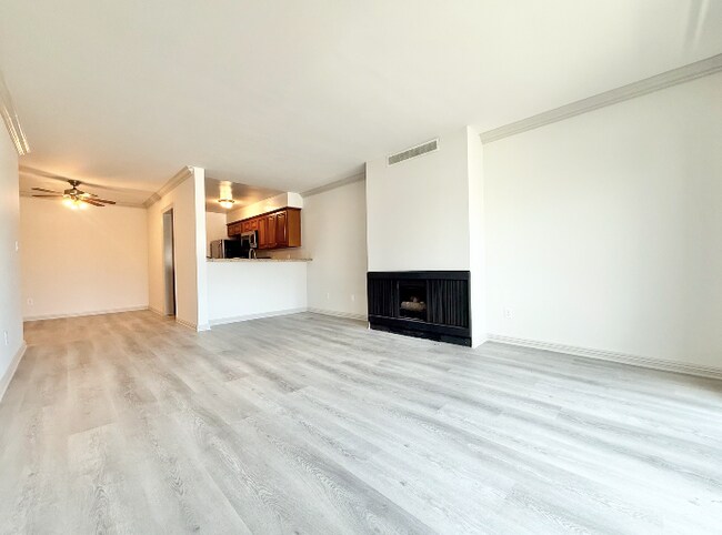 Building Photo - 821 3rd St