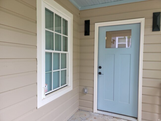Building Photo - Live Stylishly in History — Professionally...