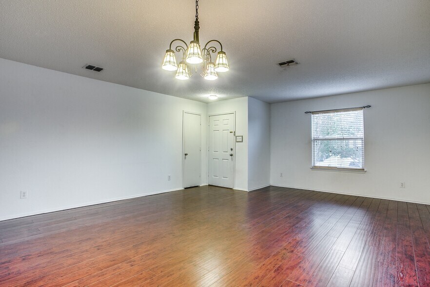 Building Photo - 3820 Bandera Ranch Rd