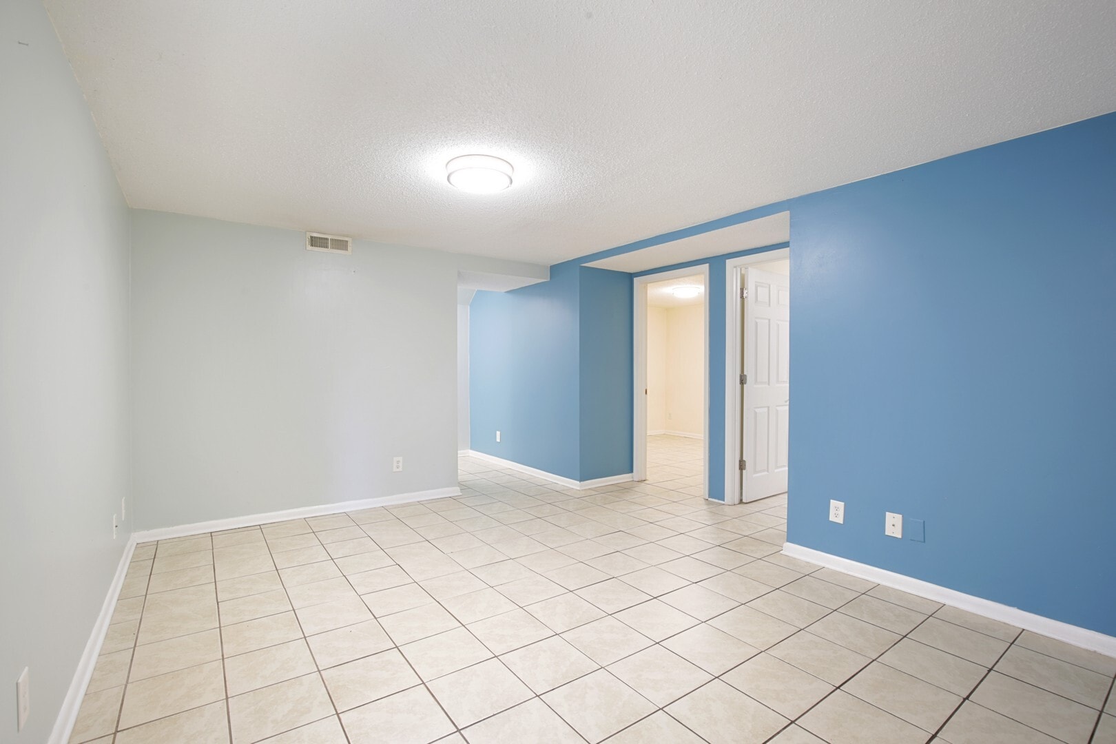 Building Photo - 1006 S 5th Street