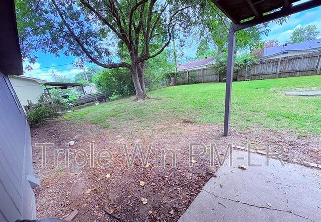 Building Photo - 220 Randall Dr