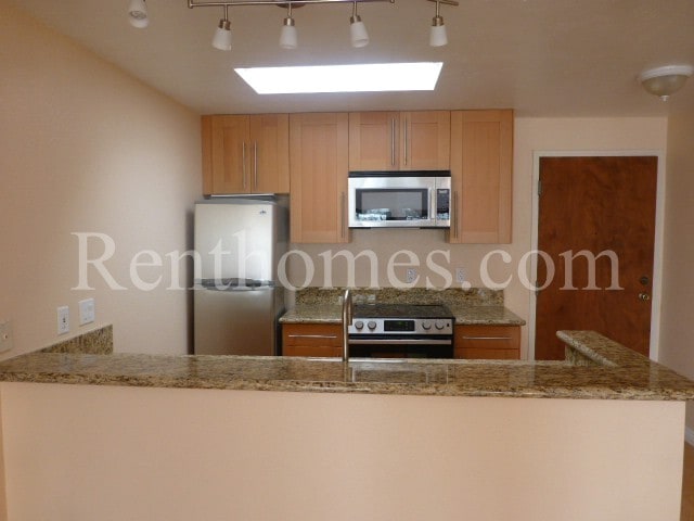 Building Photo - 8308 Regents Rd