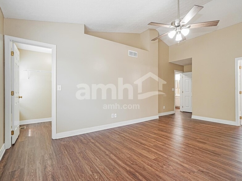 Building Photo - 1739 Autumn Dr