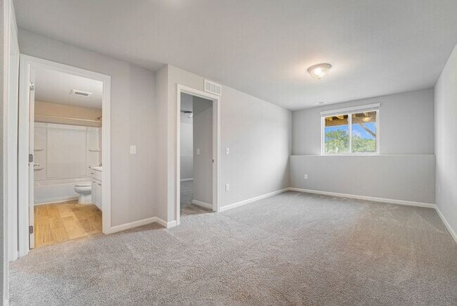 Building Photo - 4447 Pine Creek Dr