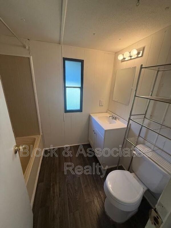 Building Photo - 5625 Newman Davis Rd