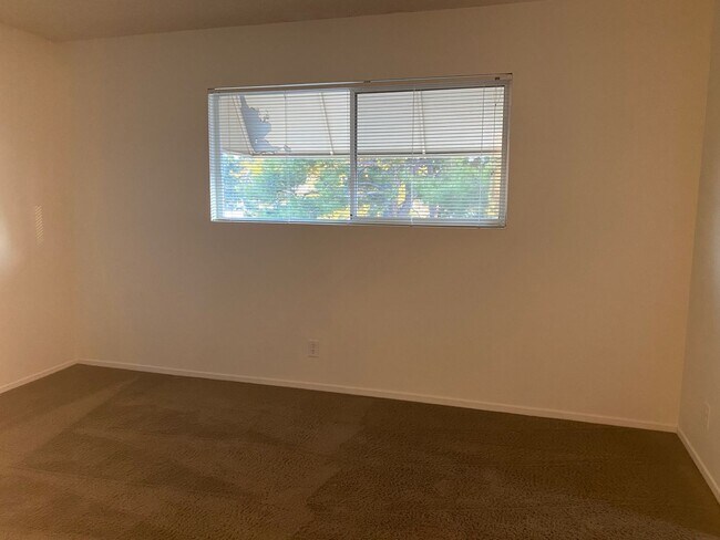 Building Photo - 2 Bedroom TownHome
