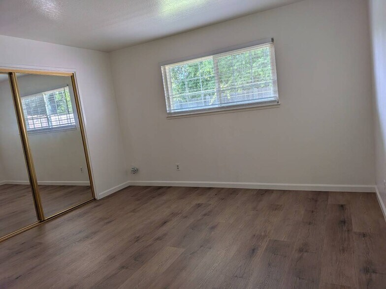 Building Photo - 9279 Corinthian Cir