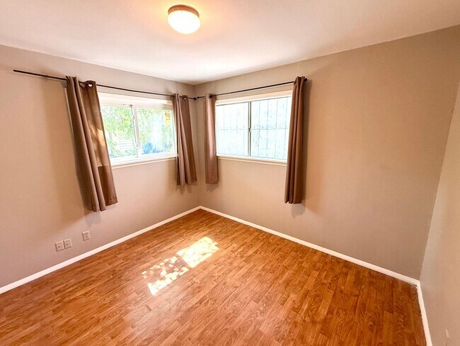 Building Photo - Charming 2-Bedroom Home with Flex Room & Gated Entry