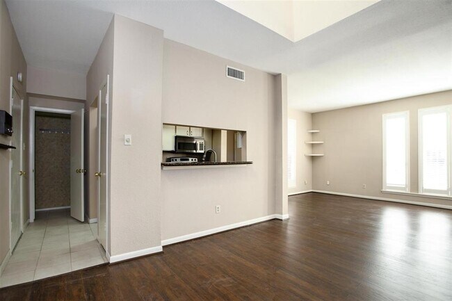 Building Photo - 1300 Augusta Dr