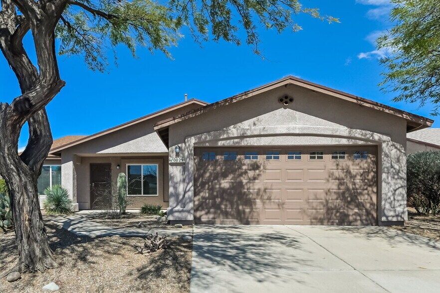 Primary Photo - 10029 E Moonstruck Way