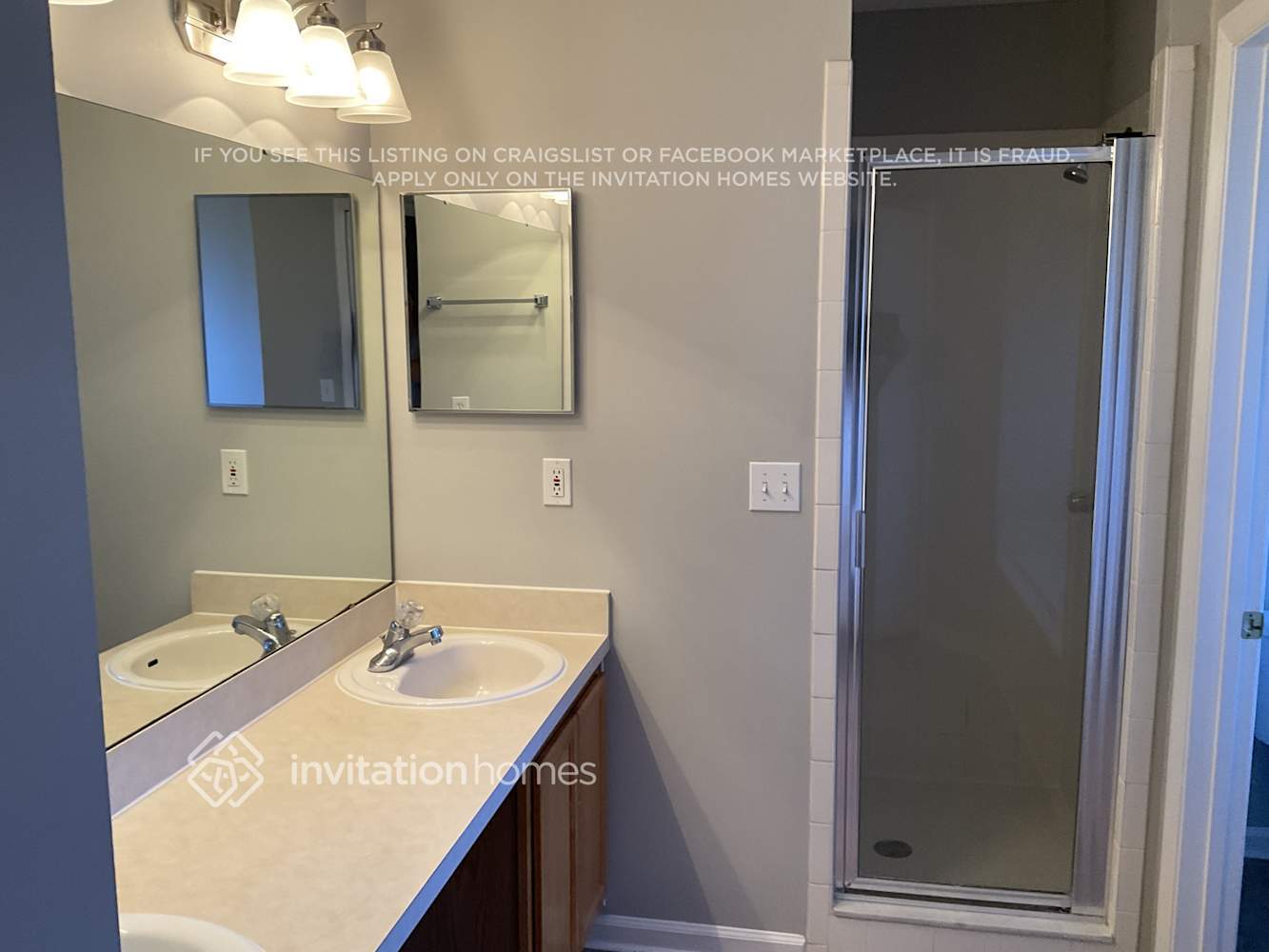 Building Photo - 14091 Summer Breeze Dr E