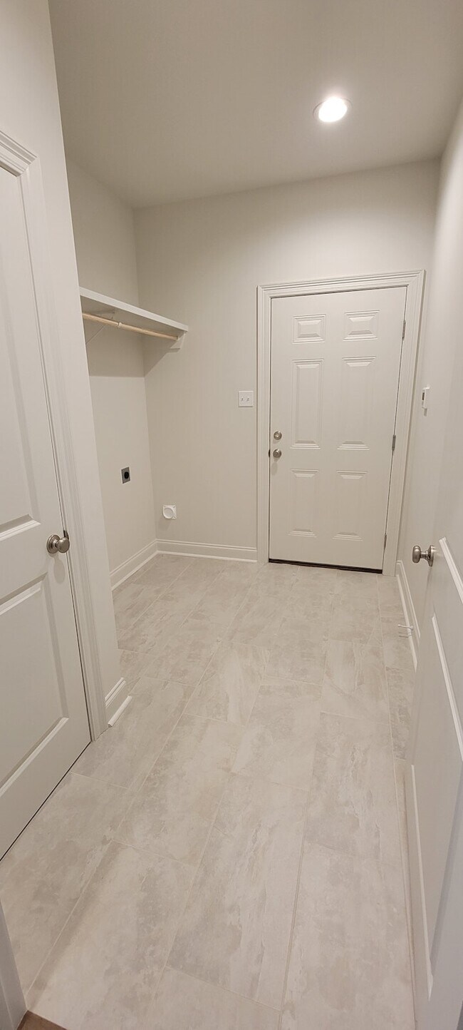 Building Photo - 204 Bennington Ln