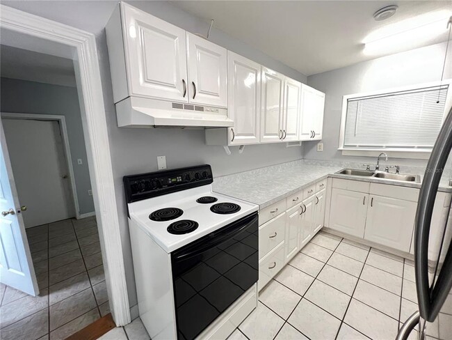 Building Photo - 3725 E Fort King St