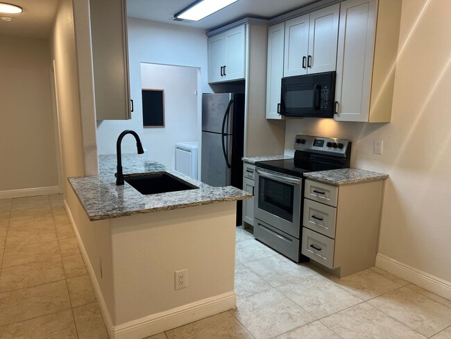 Building Photo - Gorgeous Remodeled First Floor Condo at Pl...